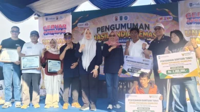 Pemprov NTB memberikan penghargaan kepada PT Amman Mineral Nusa Tenggara dan Perwakilan kaum disabilitas dalam Gebyar Apresiasi Wajib Pajak Kendaraan 2026 di Teras Udayana, Kota Mataram, Minggu, 19 Juli 2026.