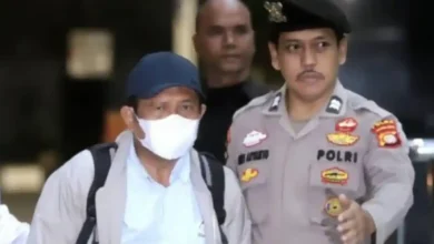 Bupati Lombok Barat, Lalu Ahmad Zaini (LAZ) saat tiba di gedung KPK untuk pemeriksaan lanjutan, Senin, 20 Juli 2026.