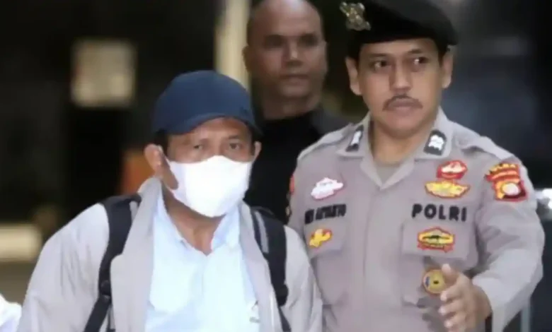 Bupati Lombok Barat, Lalu Ahmad Zaini (LAZ) saat tiba di gedung KPK untuk pemeriksaan lanjutan, Senin, 20 Juli 2026.
