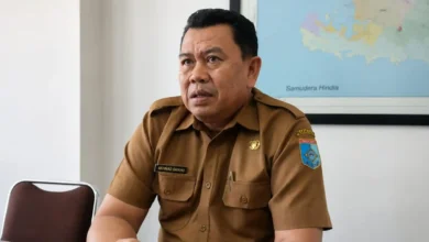 Pj. Sekda Lombok Barat, Akhmad Saikhu saat diwawancarai, Selasa, 21 Juli 2026.