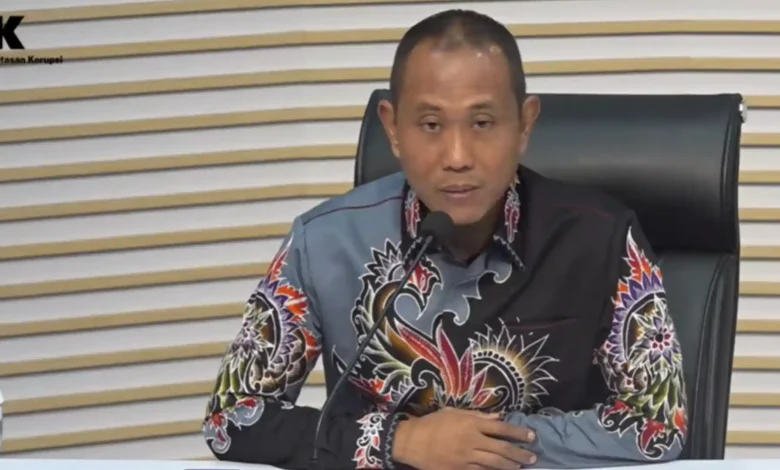 Pelaksana Tugas (Plt.) Direktur Penyidikan KPK, Achmad Taufik Husein, saat konferensi pers pada Selasa, 21 Juli 2026.