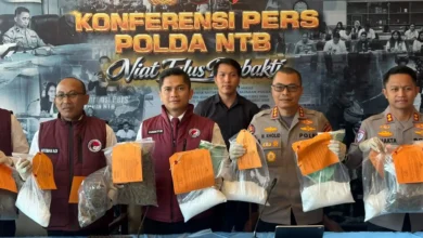 Polda NTB memaparkan hasil pengungkapan 61 kasus tindak pidana narkotika dalam konferensi pers pada Kamis, 23 Juli 2026.