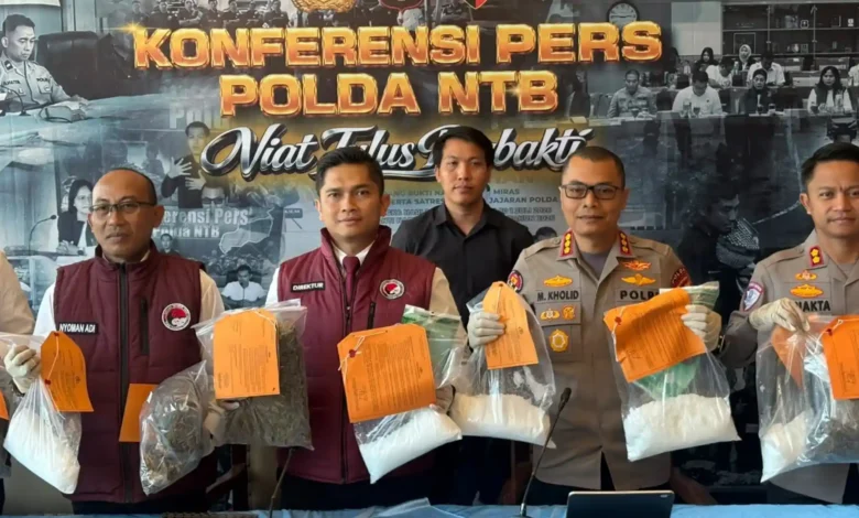 Polda NTB memaparkan hasil pengungkapan 61 kasus tindak pidana narkotika dalam konferensi pers pada Kamis, 23 Juli 2026.