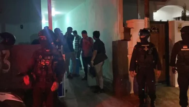 KPK setelah menggeledah rumah diduga Kantor CV. DKK di Perumahan Mavilla Rengganis, Lombok Barat, Jumat, 24 Juli 2026.
