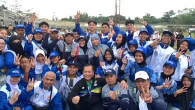 Kontingen Lobar saat berfoto bersama Gubernur NTB, Lalu Muhammad Iqbal, Sabtu, 25 Juli 2026, sore.