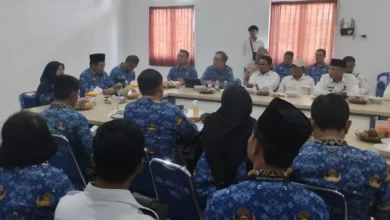 Bupati Nonaktif Lobar, Lalu Ahmad Zaini bersama Wakil Bupati dan Sekda saat melakukan Rapat Koordinasi dengan Kades di Kecamatan Batu Layar, terkait dengan Program 1 Milliar Per Desa Beberapa waktu lalu, Juni 2026.