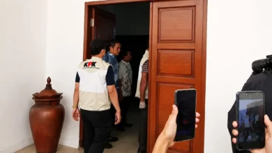 Anggota KPK saat memeriksa ruangan Sekretaris Daerah Lombok Barat beberapa waktu yang lalu, Kamis, 23 Juli 2026.