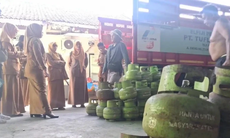 Sidak pangkalan LPG 3 KG yang menjual di atas HET.