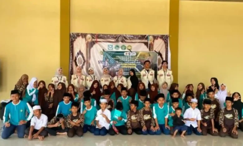 Suasana workshop daur ulang kertas mahasiswa KKN PMD Unram di wilayah Ketangga.