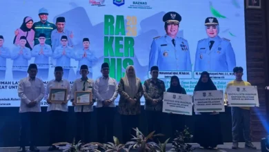 Sesi foto bersama penyerahan bantuan UMKM berdaya dalam Rakernis Baznas NTB untuk Program Mahyani dan Z-KUP di Hotel Astoria, Mataram, Rabu, 29 Juli 2026.