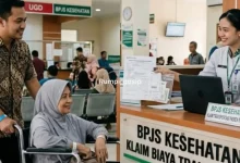 Ilustrasi pasien yang sedang mengambil pengembalian biaya transportasi dari pihak BPJS Kesehatan.
