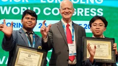 Ardhika Rizky Ramadhan (kiri) dan Fathurahman Yazid Tabrani (kanan) saat mendapatkan penghargaan CIGR di Italia.