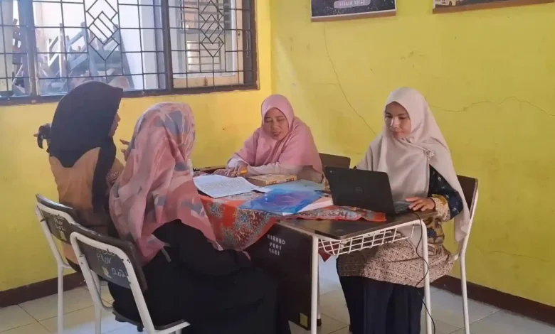 Panitia SPMB SMAN 2 Taliwang merekapitulasi data awal kemampuan dasar dari 216 peserta didik baru.