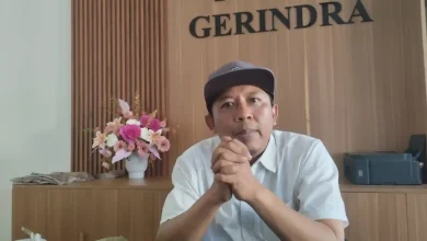 Anggota Komisi DPRD Lobar, Lalu Irwan saat ditemui di ruangan Fraksi Gerindra, Senin, 6 Juli 2026.
