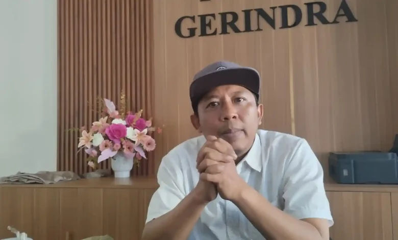 Anggota Komisi DPRD Lobar, Lalu Irwan saat ditemui di ruangan Fraksi Gerindra, Senin, 6 Juli 2026.
