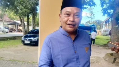 Kepala Dinas Sosial Pemberdayaan Perempuan dan Perlindungan Anak (Dinsos P3A) Lombok Barat, Arif Suryawirawan saat diwawancarai NTBSatu beberapa waktu yang lalu.