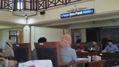 DPRD Lombok Barat menggelar hearing bersama Forum Guru Paruh Waktu Lombok Barat yang mewakili 31 calon PPPK yang belum menerima Nomor Induk Pegawai (NIP), Juni 2026.