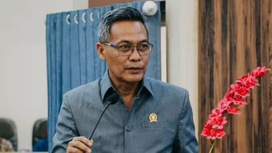 Juru bicara Fraksi PAN, Iwan Irawan Marhalim, saat membacakan pandangan umum mengenai Rancangan APBD Perubahan 2026 pada Rapat Paripurna DPRD KSB, Rabu, 8 Juli 2026.