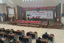 Suasana Rapat Paripurna Pemandangan Umum Fraksi mengenai Raperda APBD Perubahan TA 2026 di Gedung DPRD KSB, Rabu, 8 Juli 2026.