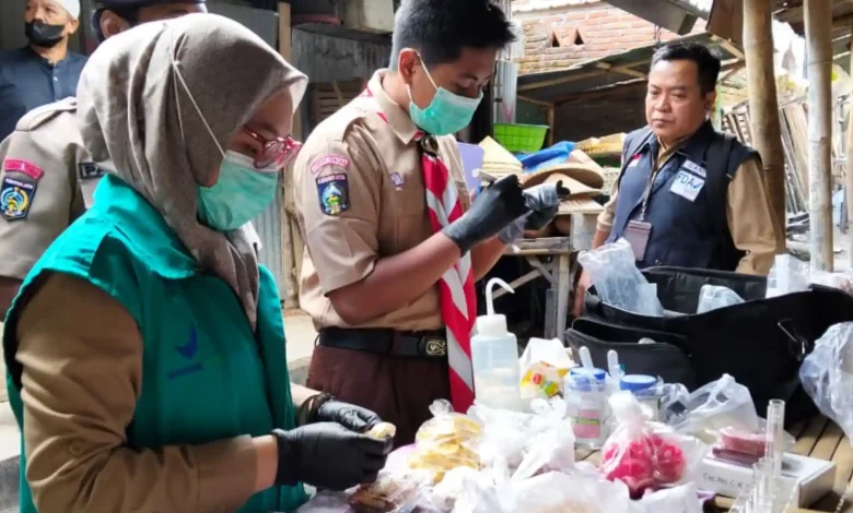 BBPOM Mataram saat melakukan inspeksi dadakan di Pasar Tradisional Sengkol, Lombok Tengah, pada Selasa, 7 Juli 2026.