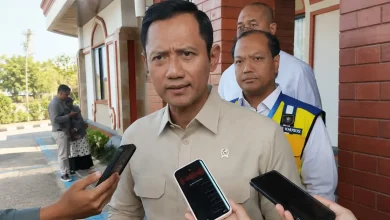 Menteri Koordinator Bidang Infrastruktur dan Pembangunan Kewilayahan, Agus Harimurti Yudhoyono (AHY) saat diwawancarai usai peresmian lima Bendungan di NTB, Jumat, 10 Juli 2026.