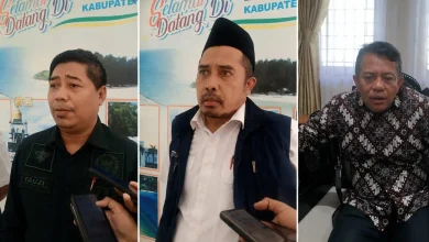 Ketua Komisi III DPRD Lombok Barat, Fauzi (kiri), Ketua Komisi II DPRD Lombok Barat, Husnan Wadi (tengah), dan Wakil Ketua II DPRD Lombok Barat, Abubakar Abdullah, saat memberikan keterangan terkait besaran SILPA DPRD Lombok Barat, Rabu, 1 Juli 2026.