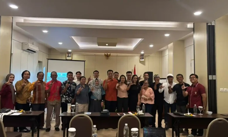 Sesi foto bersama kegiatan pelatihan akademisi FEB Universitas Brawijaya bagi pelaku perhotelan di KEK Mandalika, Lombok, Rabu, 1 Juli 2026.