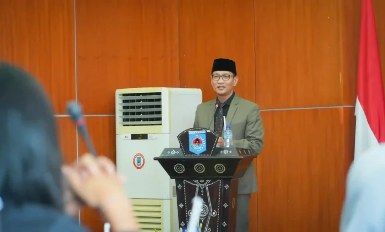 Wali Kota Mataram, Mohan Roliskana menyampaikan tanggapan atas pertanyaan tujuh fraksi dalam rapat paripurna, Rabu, 1 Juli 2026.