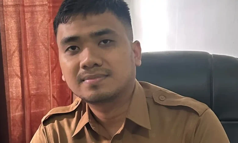 Kepala Bidang Sumber Daya Air Dinas PUPRPKP KLU, Yaya Fradana, memberikan tanggapan tentang penanganan genangan air di Alun-Alun pada Rabu, 1 Juli 2026.