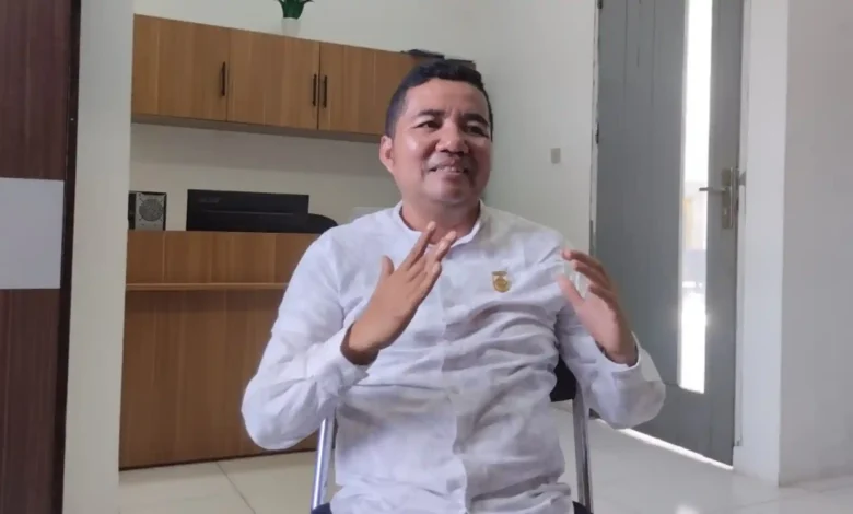 Anggota DPRD Lobar Fraksi PKB Lobar, Hendra Harianto yang menyebut ia didukung masyarakat akar rumput (Grassroot) untuk jadi Wabup Lobar, Juni 2026.