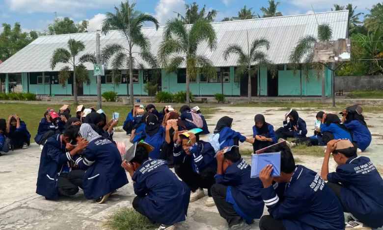 Suasana pelatihan simulasi evakuasi gempa dan tsunami di SMPN 2 Utan, Sumbawa Besar pada Jumat, 31 Juli 2026.
