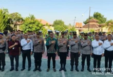 Foto bersama jajaran Polres Lombok Utara dan Tim Penerimaan Mahasiswa Baru (PMB) UNIZAR usai sosialisasi PMB Tahun Akademik 2026/2027 di halaman Mapolres Lombok Utara, Senin, 3 Agustus 2026.