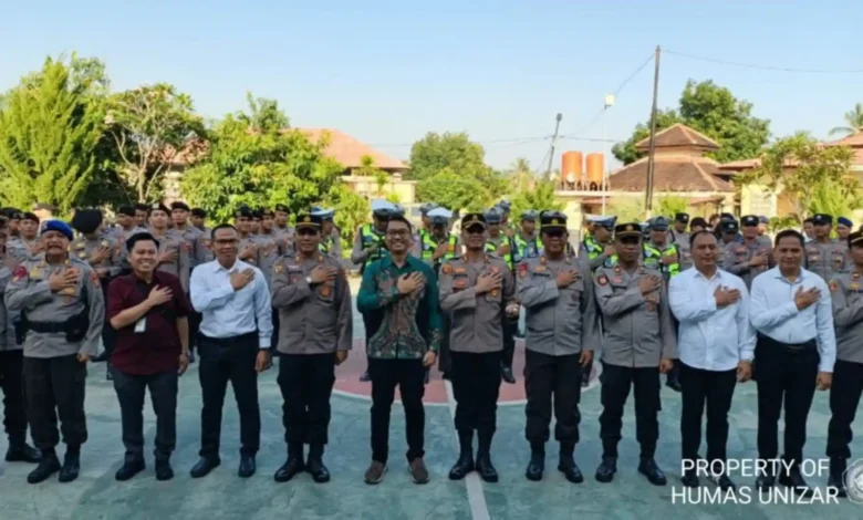 Foto bersama jajaran Polres Lombok Utara dan Tim Penerimaan Mahasiswa Baru (PMB) UNIZAR usai sosialisasi PMB Tahun Akademik 2026/2027 di halaman Mapolres Lombok Utara, Senin, 3 Agustus 2026.