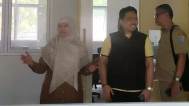 Wakil Bupati Lobar, Ummi Nurul Adha (kiri) bersama Ketua DPRD Lobar, Lalu Ivan Indaryadi (kanan kaos kuning), usai berdiskusi di Gedung Komisi DPRD Lobar, Senin, 3 Agustus 2026.