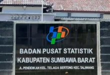 Gedung kantor BPS yang terletak di jalan Pendidikan, Kelurahan Bertong, Kecamatan Taliwang, Kabupaten Sumbawa Barat.