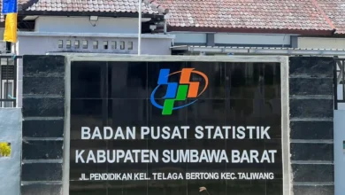 Gedung kantor BPS yang terletak di jalan Pendidikan, Kelurahan Bertong, Kecamatan Taliwang, Kabupaten Sumbawa Barat.