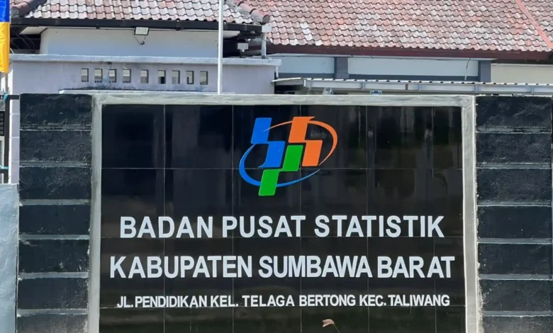 Gedung kantor BPS yang terletak di jalan Pendidikan, Kelurahan Bertong, Kecamatan Taliwang, Kabupaten Sumbawa Barat.