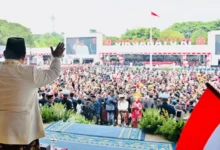 Suasana Upacara HUT ke-80 Kemerdekaan RI di kawasan Istana Merdeka, Jakarta, yang dipadati masyarakat.