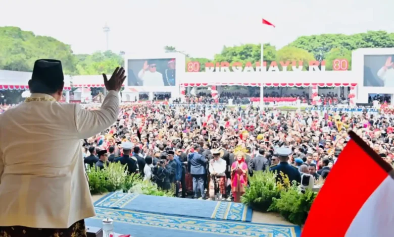 Suasana Upacara HUT ke-80 Kemerdekaan RI di kawasan Istana Merdeka, Jakarta, yang dipadati masyarakat.