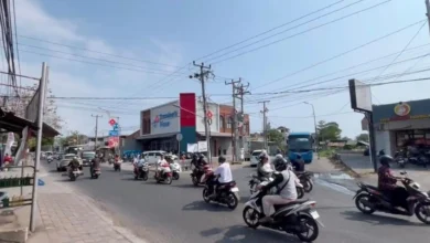 Suasana jalanan di Simpang Auri, Rembiga, Kota Mataram.