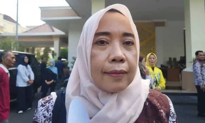 Kepala Dinas PUPR Kota Mataram, Lale Widiahning diwawancarai beberapa waktu yang lalu.