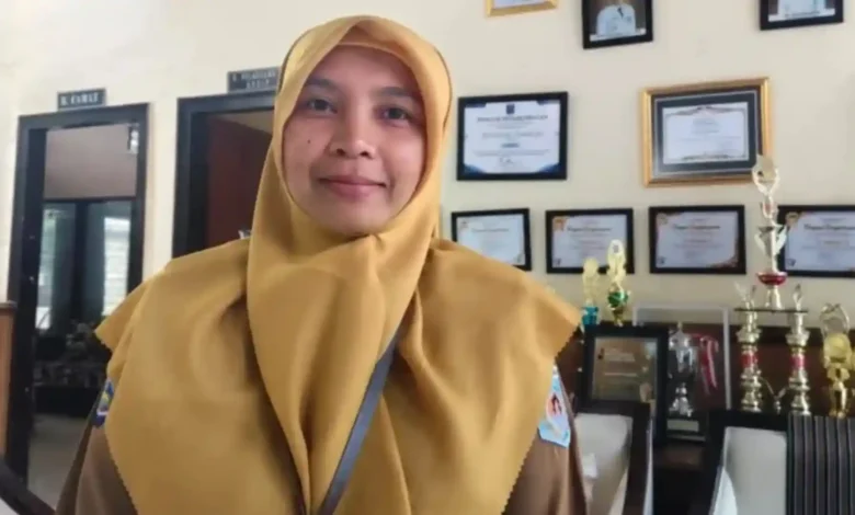 Camat Sandubaya, Henny Suyasih.