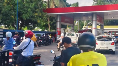 Antrean Kendaraan di SPBU Mayura Kota Mataram, Minggu, 9 Agustus 2026.