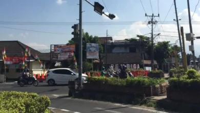 Situasi uji coba jalan satu arah di Simpang Rembiga hari ini, Senin, 10 Agustus 2026.