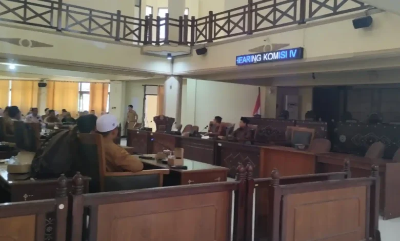 Suasana Hearing Komisi IV DPRD Lobar bersama Persatuan Guru PPPK Lobar, Senin, 10 Agustus 2026.