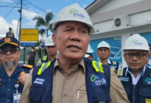 Anggota Komisi VII DPR RI, Bambang Haryo Soekartono saat diwawancarai usai rapat dengan PT ASDP Pelabuhan Lembar, Senin, 10 Agustus 2026.
