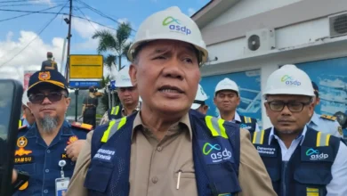Anggota Komisi VII DPR RI, Bambang Haryo Soekartono saat diwawancarai usai rapat dengan PT ASDP Pelabuhan Lembar, Senin, 10 Agustus 2026.