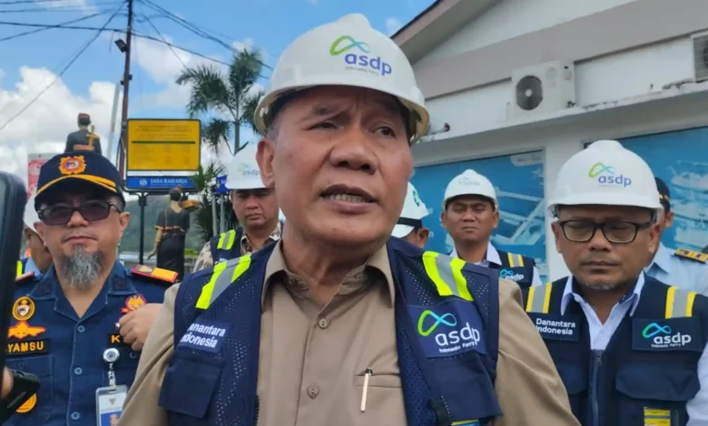 Anggota Komisi VII DPR RI, Bambang Haryo Soekartono saat diwawancarai usai rapat dengan PT ASDP Pelabuhan Lembar, Senin, 10 Agustus 2026.