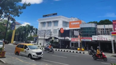 Deretan Bangunan Pertokoan di Kawasan Cakranegara.