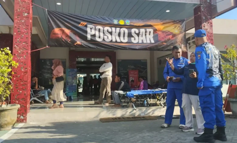 Suasana Posko SAR yang berlokasi di Ruang Tunggu Pelabuhan Lembar, Rabu, 12 Agustus 2026.